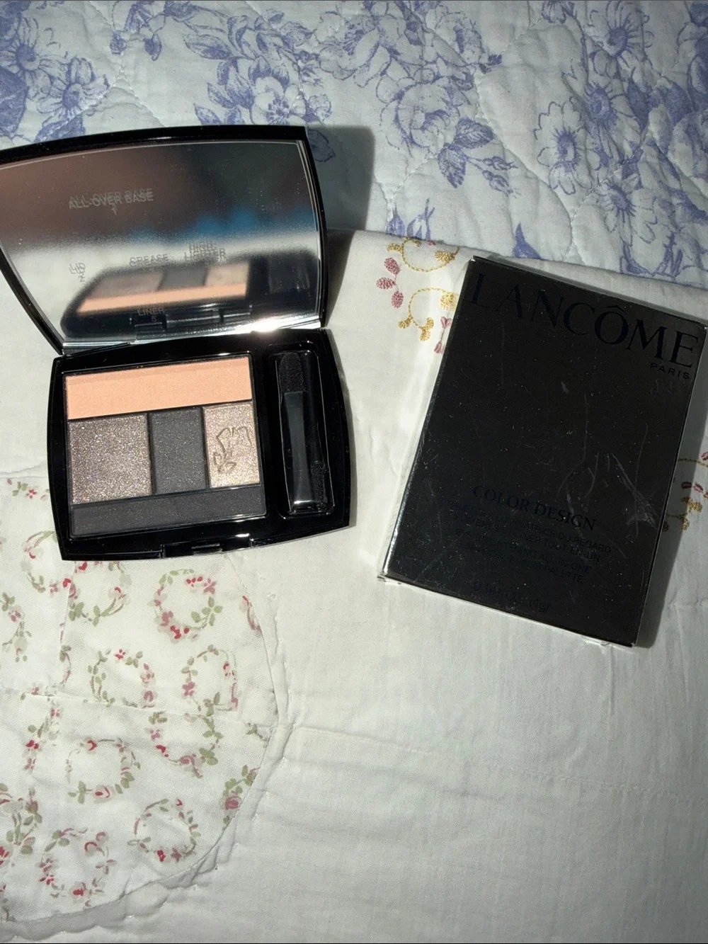 Women Makeup Eyeshadow Palette - Peach & Neutral Shades
